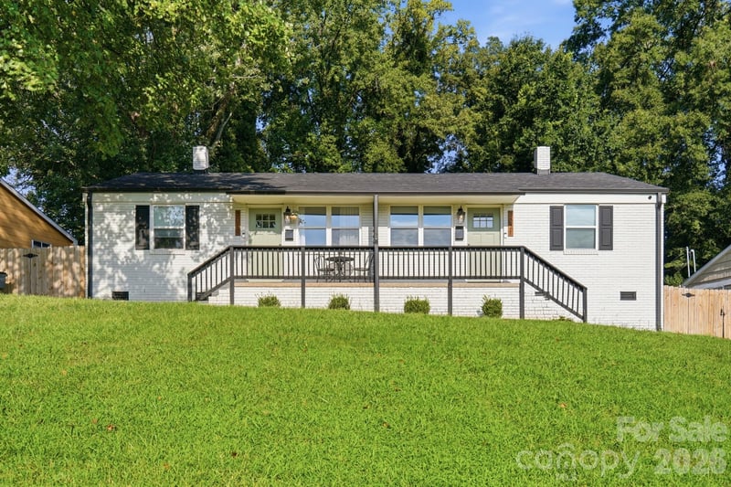 3019 Columbus Circle, Charlotte, NC - 4 beds, 1,450 sqft - $575,000