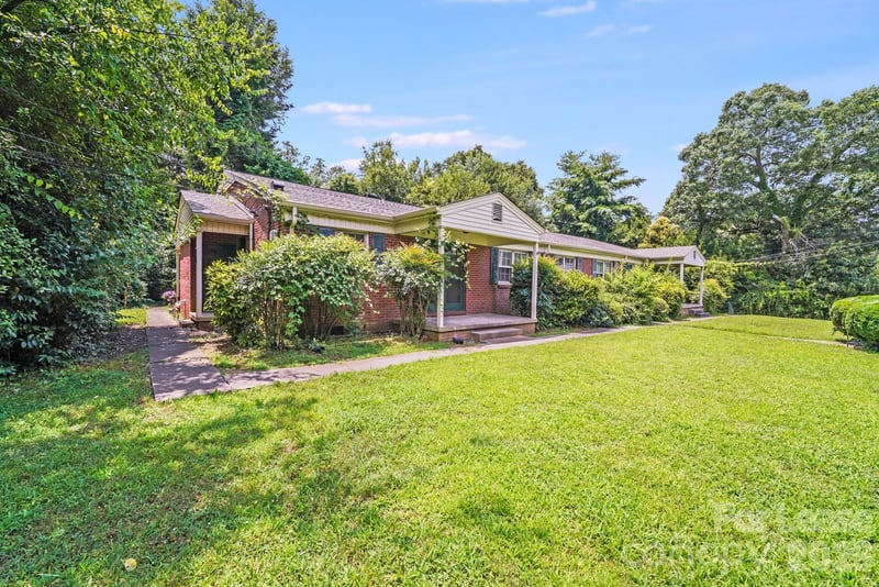 405 W Harvie Avenue B, Gastonia, NC - 2 beds, 1.5 baths - $1,375