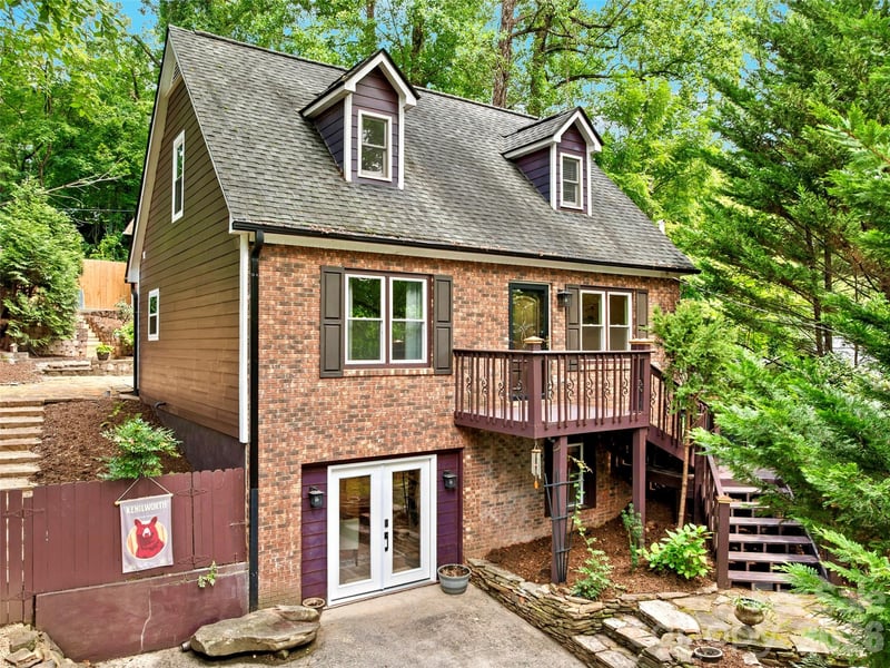 28 Marne Road, Asheville, NC - 4 beds, 3.5 baths, 2,090 sqft - $759,000