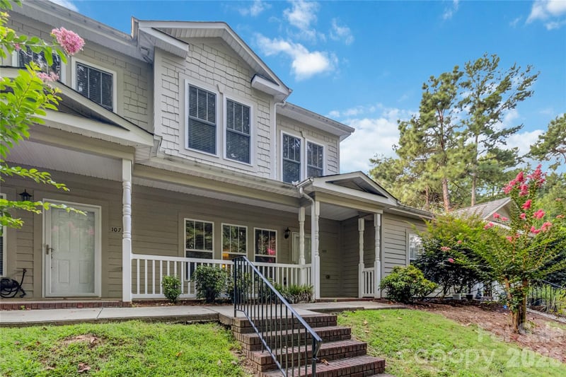 105 Putter Place, Mooresville, NC - 3 beds, 2.5 baths, 1,649 sqft - $279,900