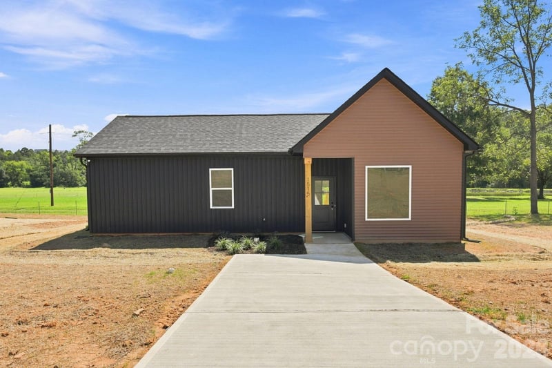 1515 Robin Road, Newton, NC - 3 beds, 2 baths, 1,158 sqft - $259,900