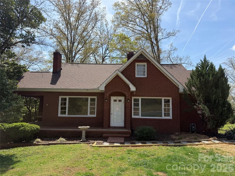 1631 Maple Avenue, Albemarle, NC - 2 beds, 1 bath, 1,144 sqft - $244,500