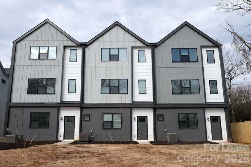 3426 Brookshire Boulevard, Charlotte, NC - 3 beds, 3.5 baths, 1,769 sqft - $2,295