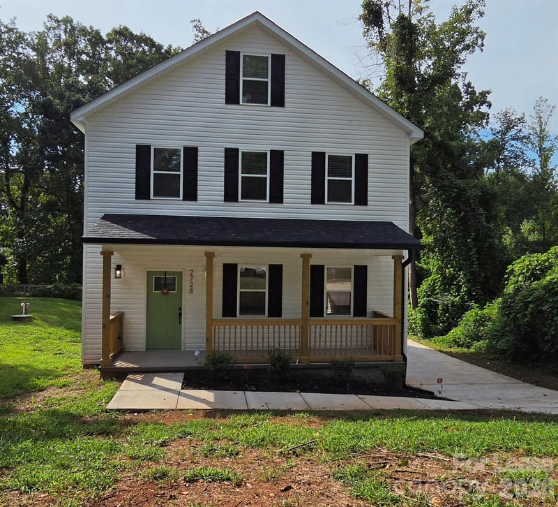 2728 Crawford Avenue, Gastonia, NC - 3 beds, 2.5 baths, 1,664 sqft - $1,875