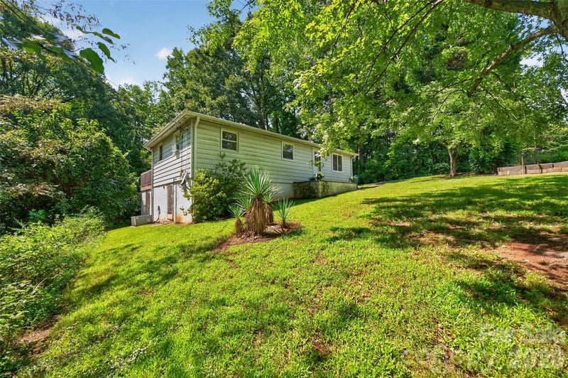 314 22nd Street Court SE, Hickory, NC - 3 beds, 1 bath, 1,048 sqft - $175,000