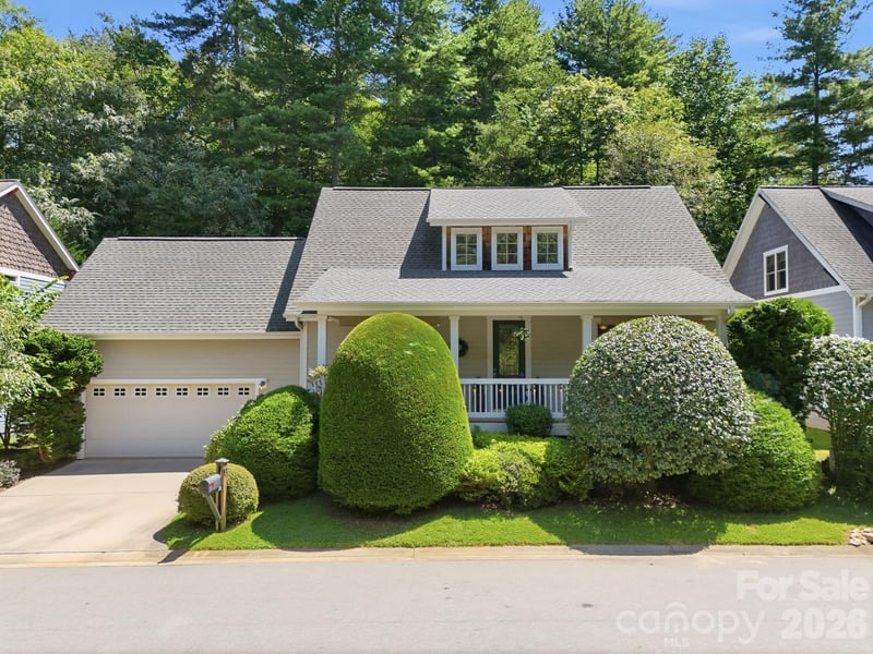 19 Oakhaven Terrace, Asheville, NC - 3 beds, 2.5 baths, 1,922 sqft - $539,000