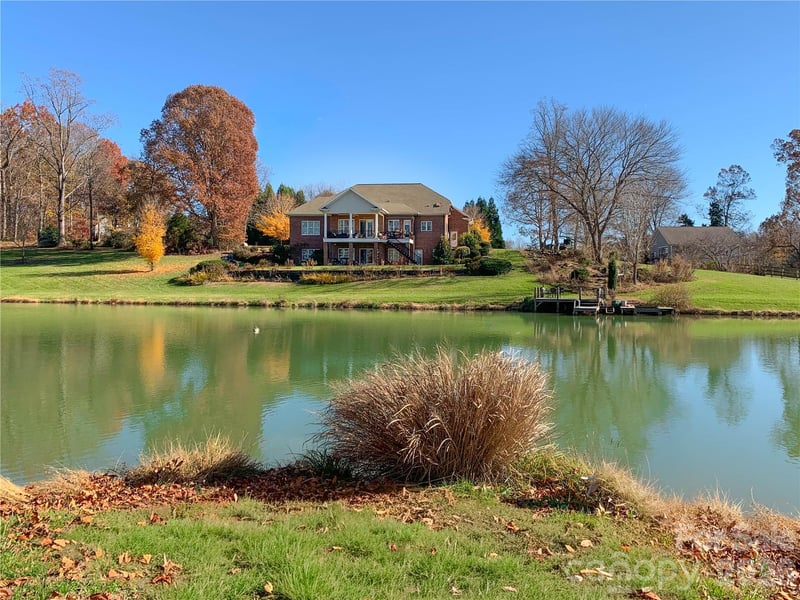 2985 Bradshaw Road, Mooresville, NC - 3 beds, 2.5 baths, 3,812 sqft - $2,395,000