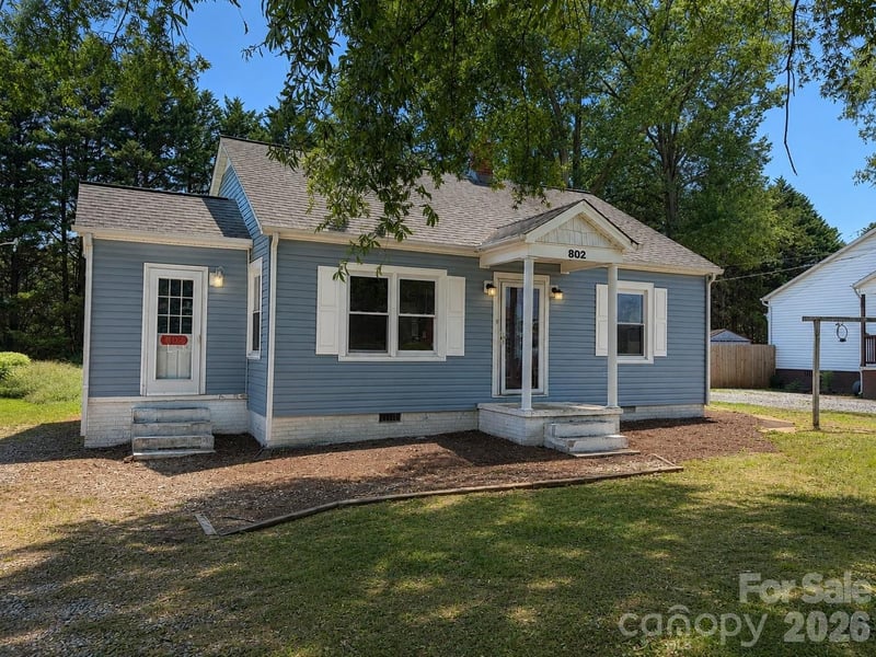 802 3rd Street SE, Conover, NC - 2 beds, 1 bath, 938 sqft - $213,000