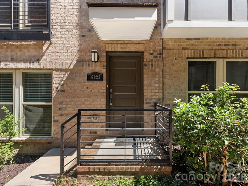 16023 Roscoe Lane L52, Charlotte, NC - 3 beds, 3.5 baths, 1,914 sqft - $519,000