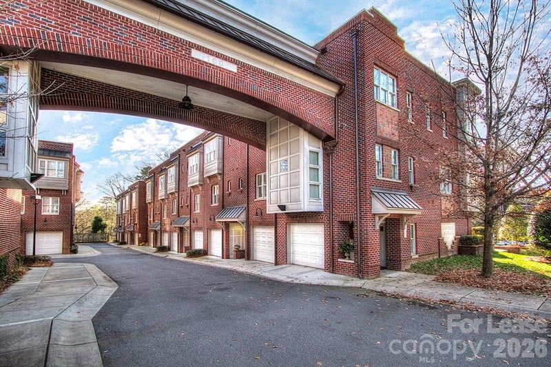 100 N Laurel Avenue Apt 108, Charlotte, NC - 2 beds, 2.5 baths, 1,130 sqft - $2,200/mo