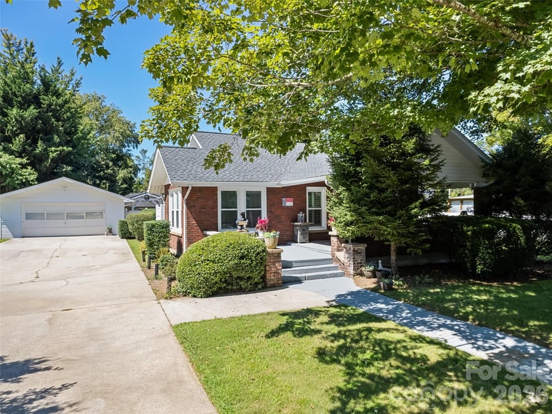 50 Epsom Street, Waynesville, NC - 2 beds, 3 baths, 1,749 sqft - $599,000