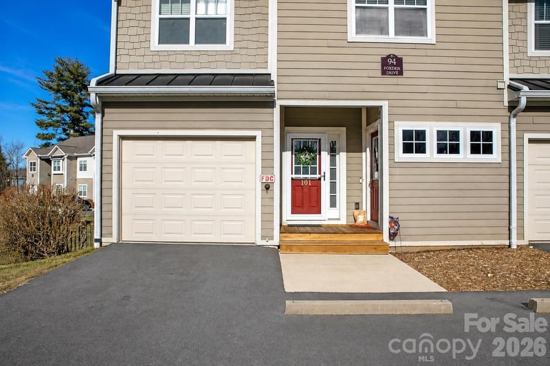 94 Foxden Drive Apt 101, Fletcher, NC - 3 beds, 2.5 baths, 2,088 sqft - $375,000