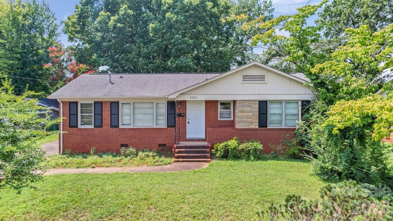 3029 Rosehill Drive, Charlotte, NC - 3 beds, 1.5 baths, 1,141 sqft - $300,000