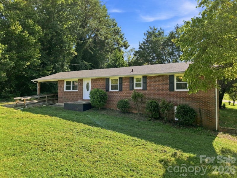 1021 S Caldwell Avenue, Newton, NC - 3 beds, 1.5 baths, 1,250 sqft - $234,900