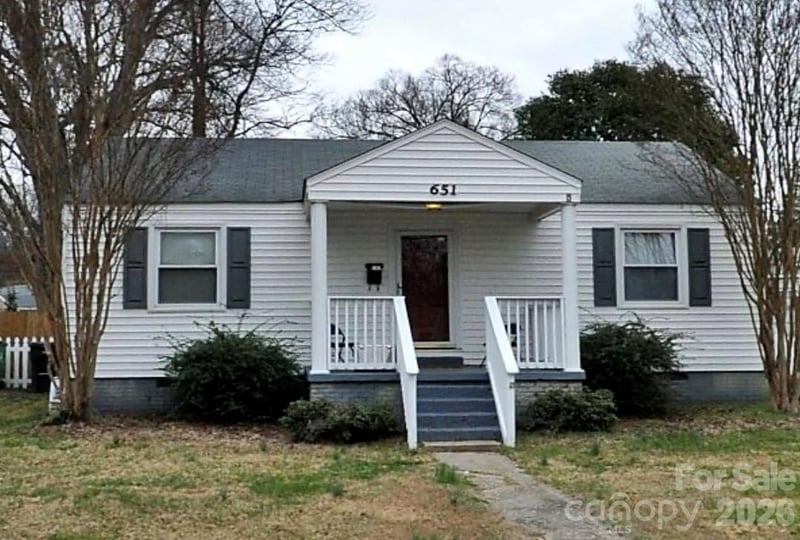 651 Melbourne Court, Charlotte, NC - 2 beds, 1 bath, 864 sqft - $595,000