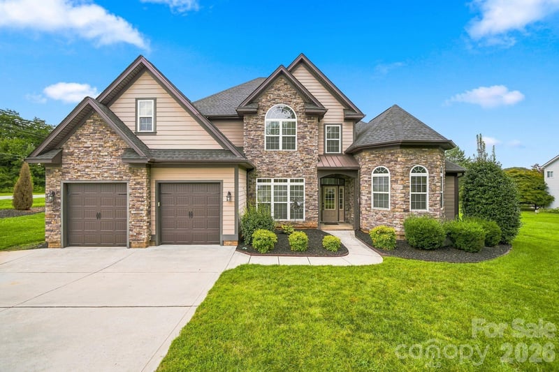 103 Webbed Foot Road, Mooresville, NC - 4 beds, 4.5 baths, 3,289 sqft - $825,000