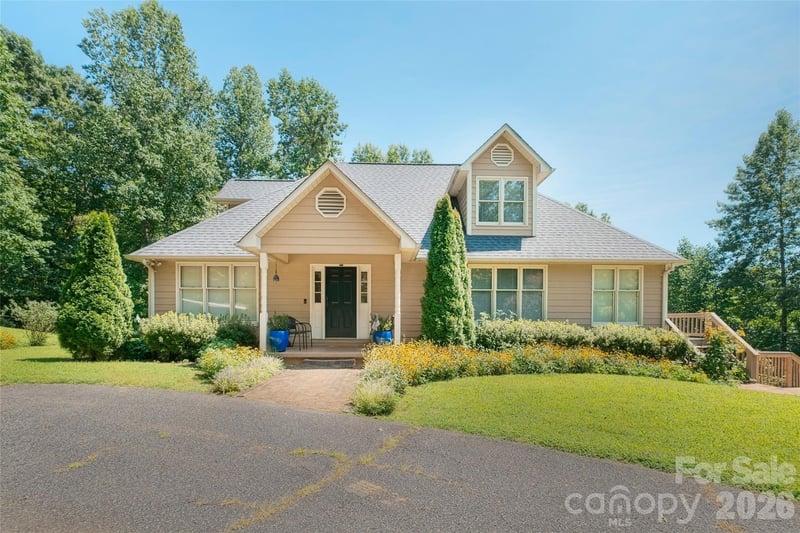 266 Cedarbrook Lane, Nebo, NC - 3 beds, 3.5 baths, 2,765 sqft - $449,900
