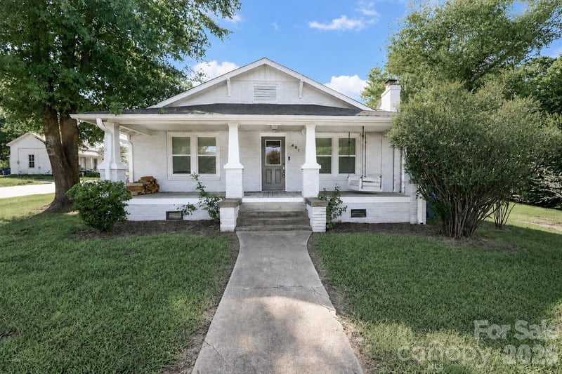 401 N Oakland Avenue, Statesville, NC - 2 beds, 1 bath, 1,361 sqft - $245,000