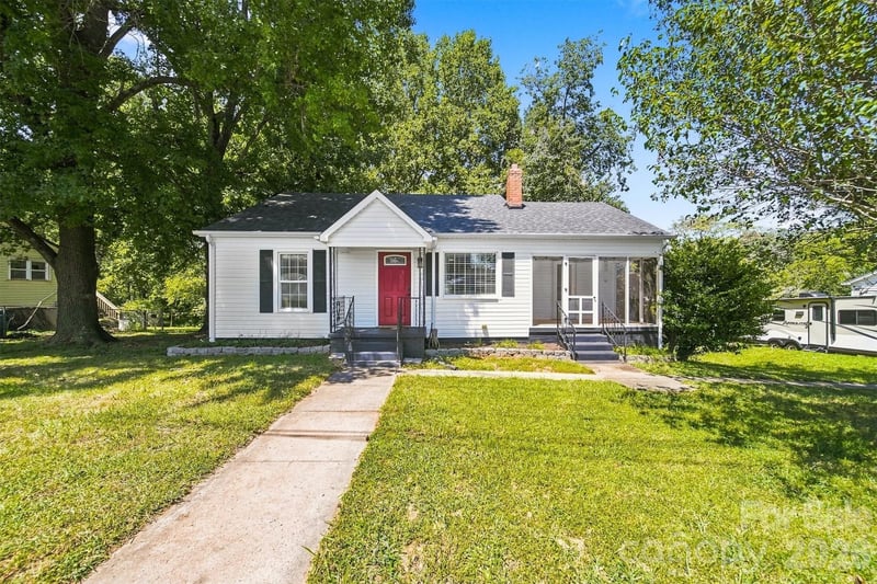 3226 Anderson Street, Claremont, NC - 2 beds, 1.5 baths, 1,167 sqft - $238,000