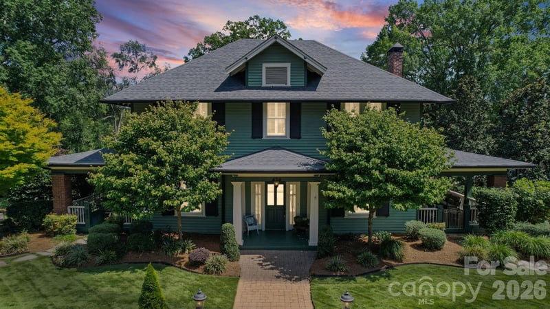 424 S York Street, Gastonia, NC - 4 beds, 3.5 baths, 3,146 sqft - $520,000