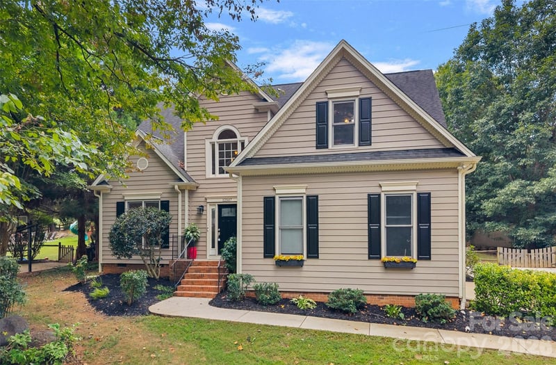 12507 Angel Oak Drive, Huntersville, NC - 3 beds, 2.5 baths, 2,259 sqft - $520,000