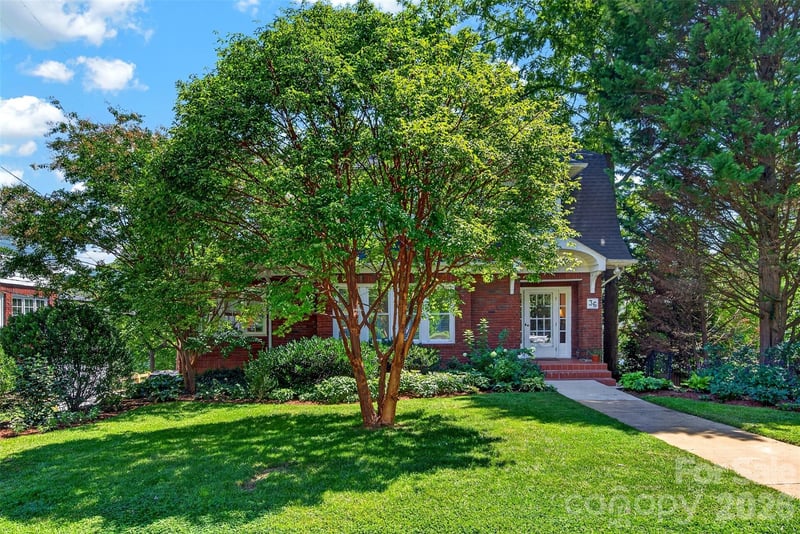 36 Mount Vernon Circle, Asheville, NC - 4 beds, 2.5 baths, 2,449 sqft - $925,000