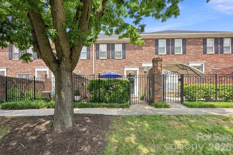 5962 Village Drive NW, Concord, NC - 2 beds, 2.5 baths, 1,226 sqft - $315,000