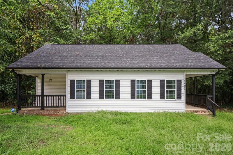 1402 Essex Avenue, Gastonia, NC - 3 beds, 2 baths, 1,189 sqft - $250,000