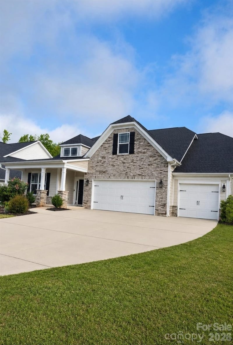6858 Hunts Mesa Drive, Fort Mill, SC - 4 beds, 3.5 baths, 3,079 sqft - $679,000