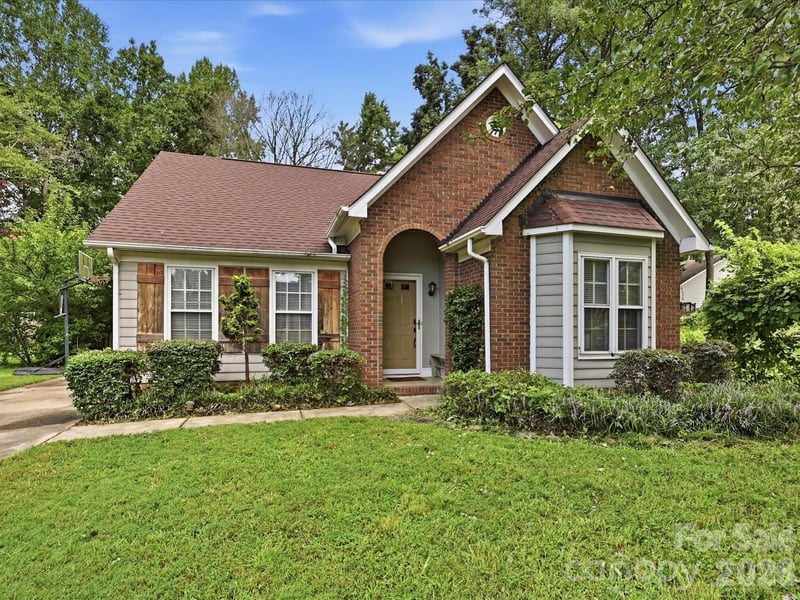 7813 Bridle Court, Charlotte, NC - 3 beds, 2 baths, 1,203 sqft - $250,000