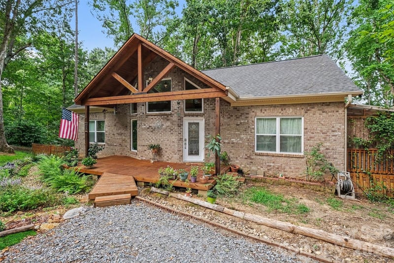 1042 Rosewood Drive, Dallas, NC - 2 beds, 2 baths, 1,202 sqft - $349,900