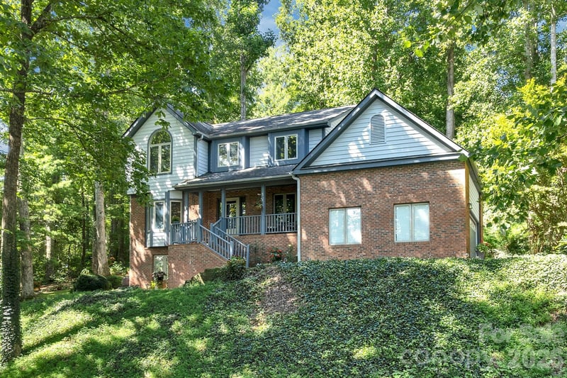 25 Weston Heights Drive, Asheville, NC - 5 beds, 3.5 baths, 3,805 sqft - $755,000