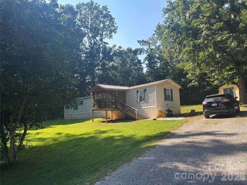 233 Starlight Drive, Lincolnton, NC - 2 beds, 2 baths, 1,064 sqft - $200,000
