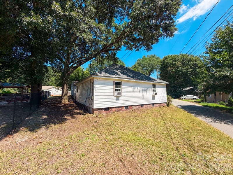 107 Drake Street, Gastonia, NC - 2 beds, 2 baths, 952 sqft - $160,000