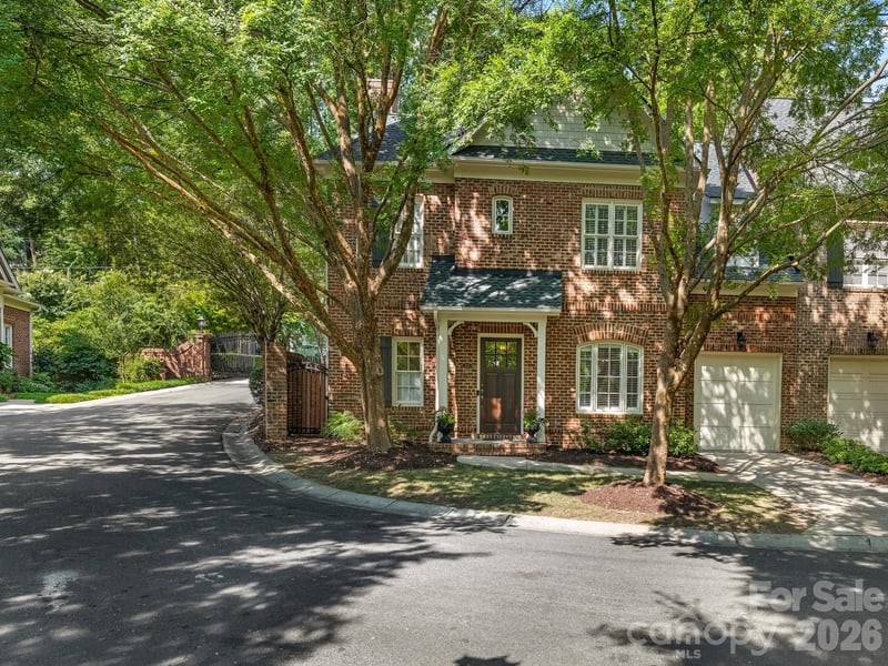 221 Crownsgate Court, Charlotte, NC - 2 beds, 2.5 baths, 2,717 sqft - $859,000