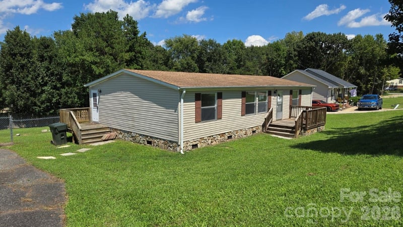 176 Crown Court, Kings Mountain, NC - 3 beds, 2 baths, 1,296 sqft - $175,000