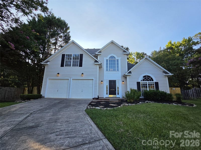 8800 Cavonnier Lane, Charlotte, NC - 4 beds, 2.5 baths, 2,386 sqft - $445,000
