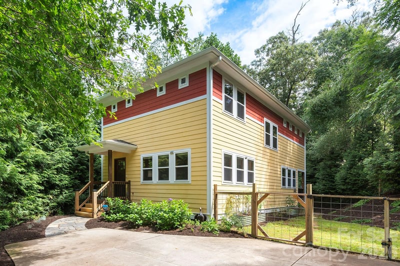15 Riverlink Lane, Asheville, NC - 3 beds, 2.5 baths, 1,899 sqft - $659,000