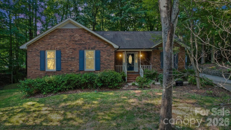 821 Deer Path Place, Mooresville, NC - 3 beds, 2 baths, 1,540 sqft - $340,000