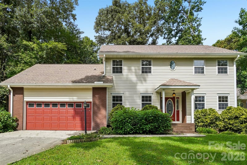 506 Fox Hollow Lane, Mills River, NC - 4 beds, 2.5 baths, 2,455 sqft - $495,000