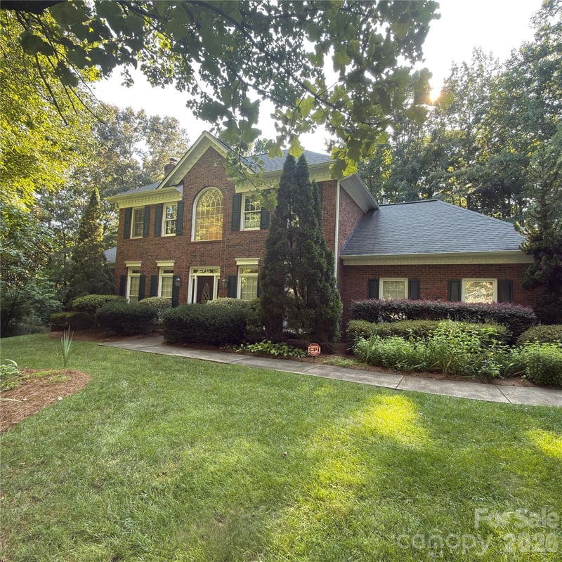 8805 Crosstimbers Drive, Charlotte, NC - 5 beds, 2.5 baths, 2,726 sqft - $524,900