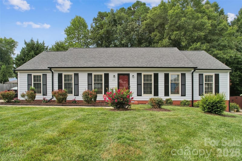 2114 Varden Court, Charlotte, NC - 3 beds, 2 baths, 1,563 sqft - $325,000
