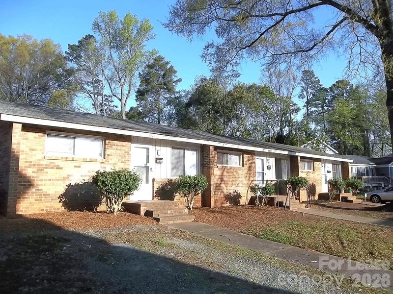 3940 Arbor Lane, Charlotte, NC - 1 bed, 1 bath - $1,075
