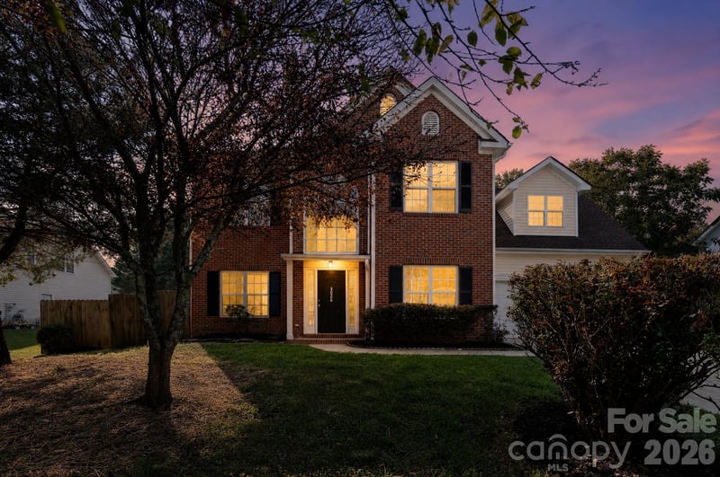 3026 Viola Lane, Monroe, NC - 3 beds, 2.5 baths, 2,287 sqft - $379,900