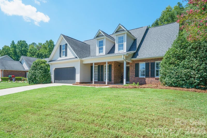 3618 Easthampton Drive, Gastonia, NC - 3 beds, 2.5 baths, 1,684 sqft - $380,000