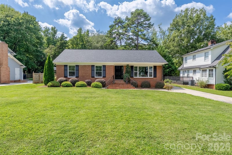7735 Surreywood Place, Charlotte, NC - 3 beds, 2 baths, 1,392 sqft - $470,000