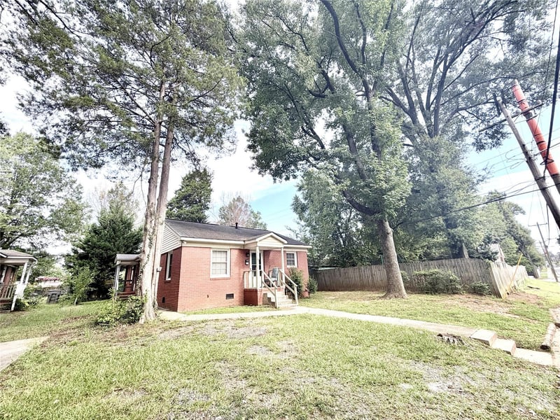 1615 Bancroft Street, Charlotte, NC - 1 bed, 1 bath, 784 sqft - $1,100