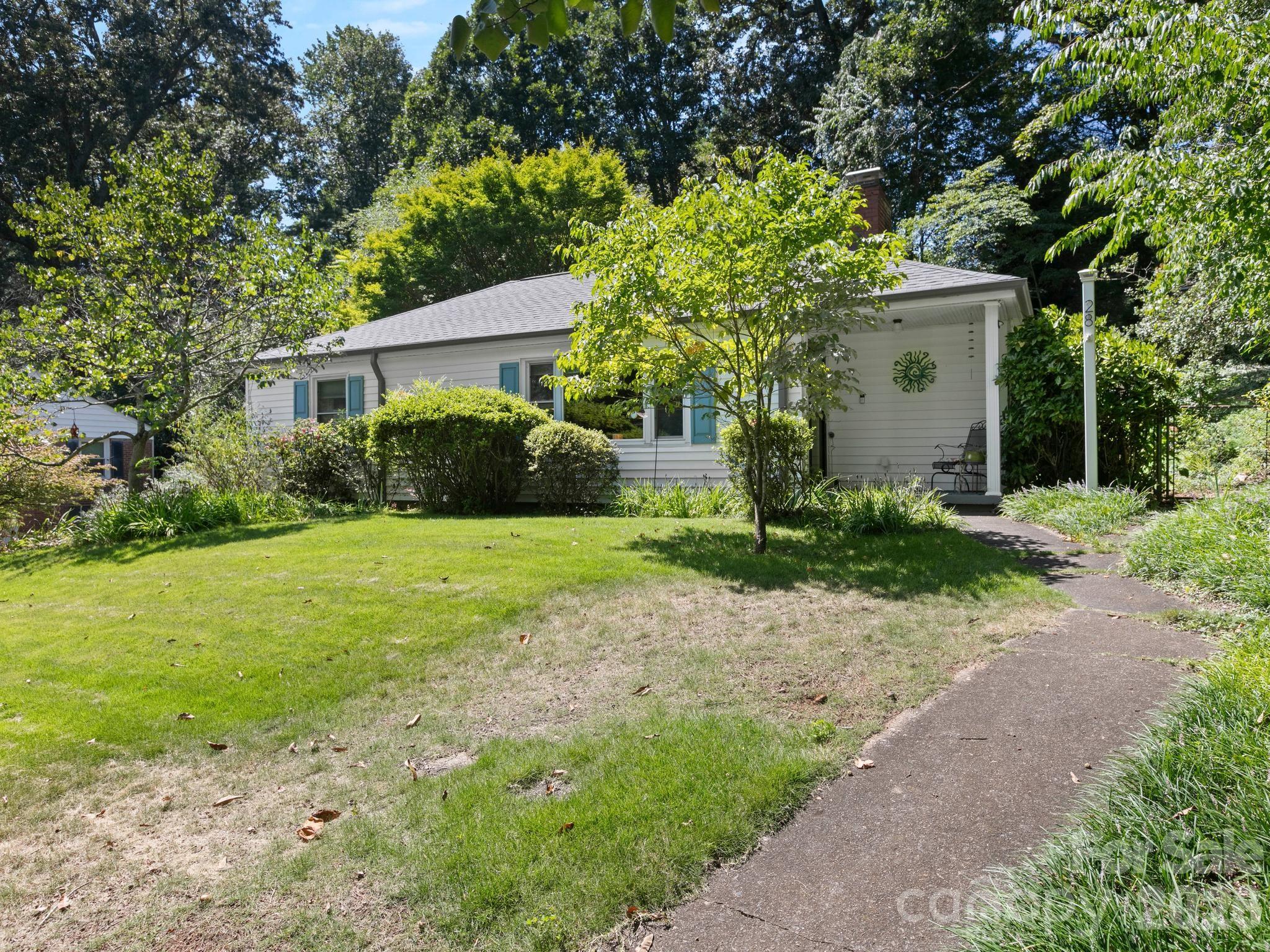 28 Arthur Rd, Asheville, NC 28806. property listing photo