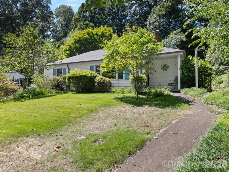28 Arthur Road, Asheville, NC - 2 beds, 1 bath, 1,045 sqft - $418,000