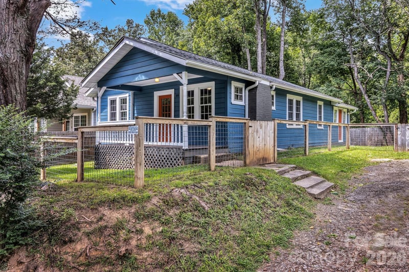 88 Brooklyn Road Apt 6, Asheville, NC - 3 beds, 1 bath, 1,175 sqft - $299,000